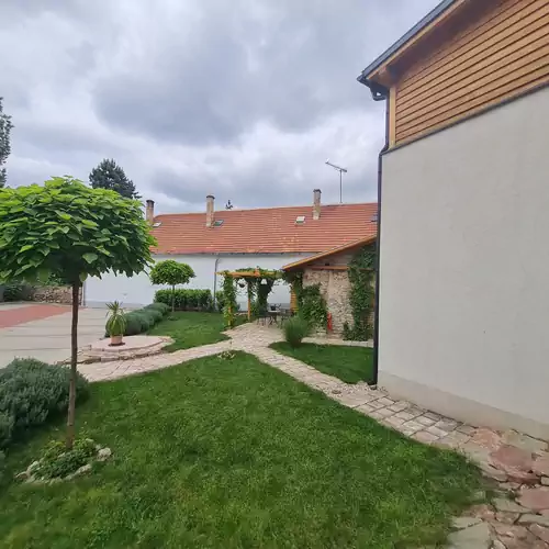 Kossuth Apartmanház Tata 006 kép