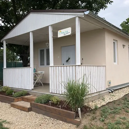 &Ouml;n&aacute;ll&oacute; apartman h&aacute;z