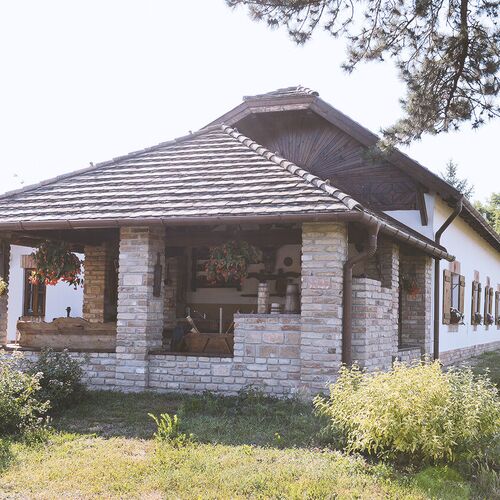 Vidéki stílusú apartmanház