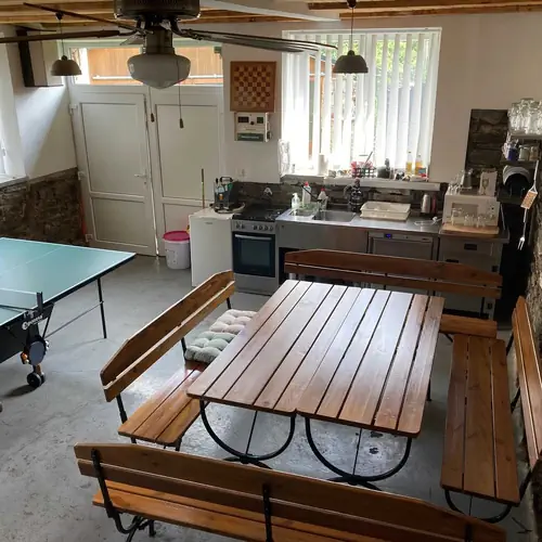 Společn&aacute; m&iacute;stnost - pin pong, &scaron;ipky 