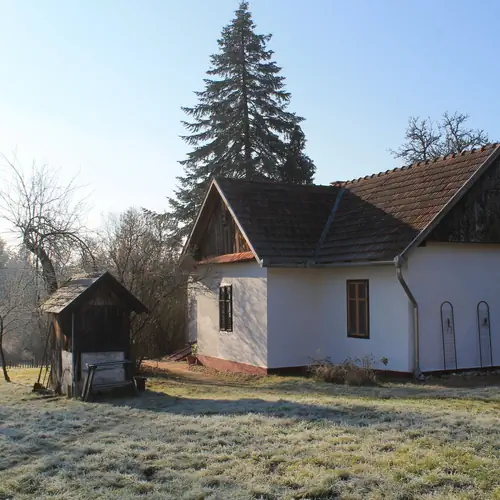 &Uacute;ri Koma H&aacute;za