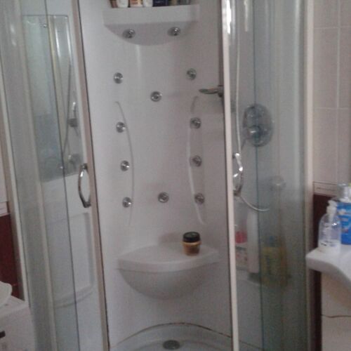 Hidromassz&aacute;zs zuhanykabin