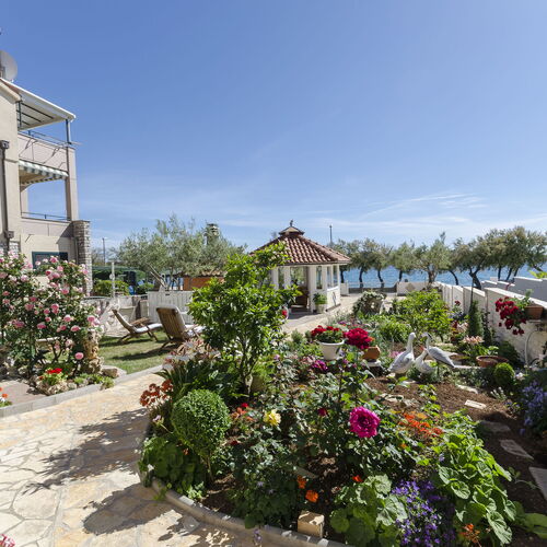Apartments Ivanka on the beach Vodice  3
