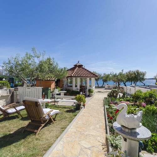 Apartments Ivanka on the beach Vodice  4