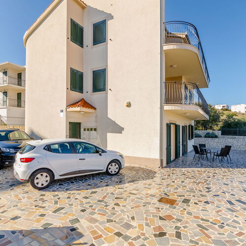 Apartments Mia Arbanija  4