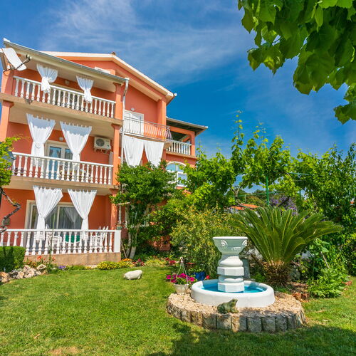 Apartments Lino Lopar  4