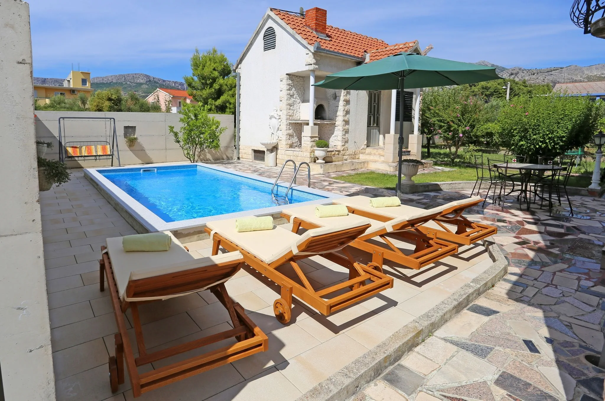 Apartment Ana with private pool Solin