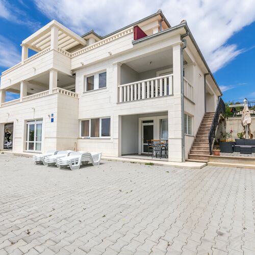 Apartments Villa J i M by the sea Rogoznica  2