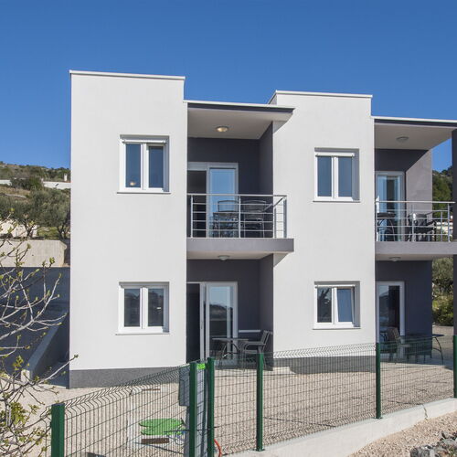 Apartments Osti Rogoznica  4