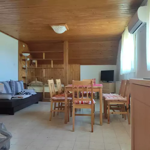 Kristály Apartmanház Vonyarcvashegy 002 kép