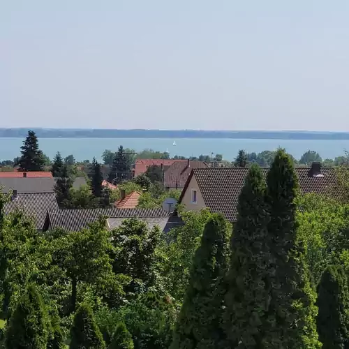 Kristály Apartmanház Vonyarcvashegy 003 kép