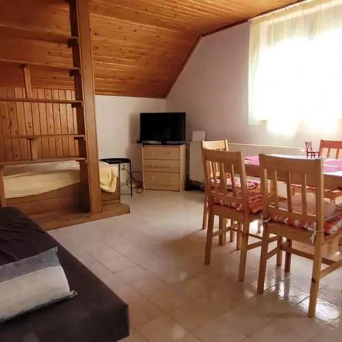 Kristály Apartmanház Vonyarcvashegy 013 kép