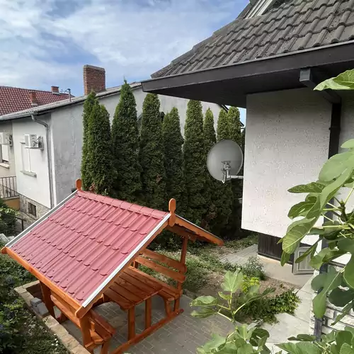 Kristály Apartmanház Vonyarcvashegy 016 kép