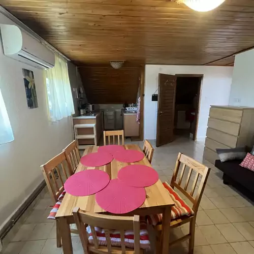 Kristály Apartmanház Vonyarcvashegy 022 kép