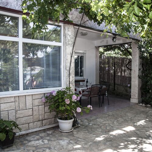 Apartment Roza Arbanija  2