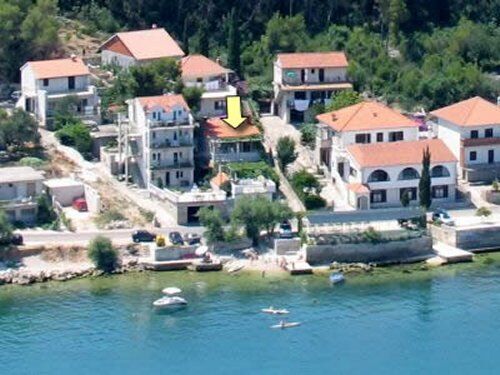 Apartment Roza Arbanija  4