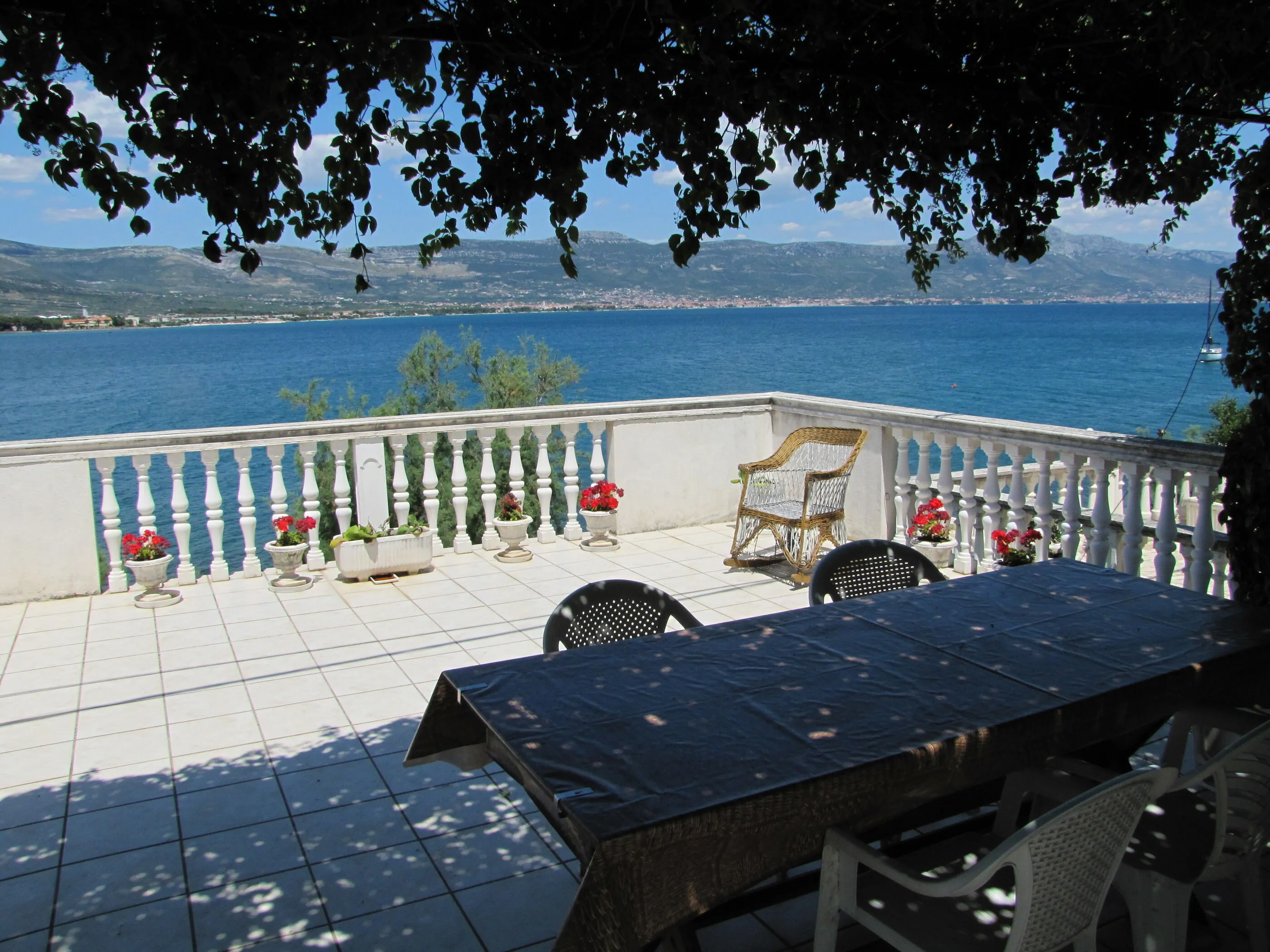 Apartment Roza Arbanija