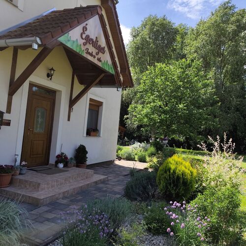 bej&aacute;rati ajt&oacute;