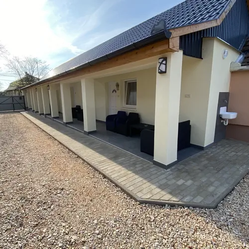 A vend&eacute;gh&aacute;z terasza