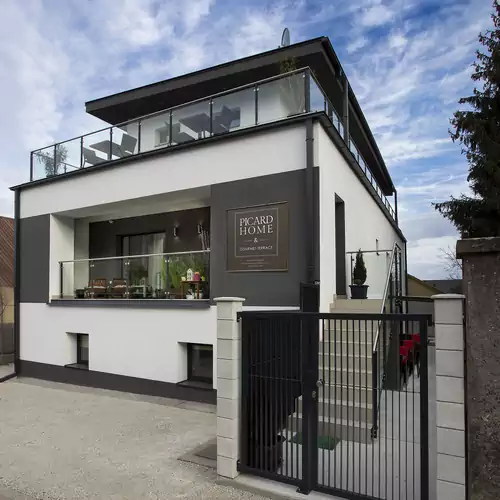 Picard Home & Gourmet Terrace Panzió és Étterem Balatonföldvár 001 kép