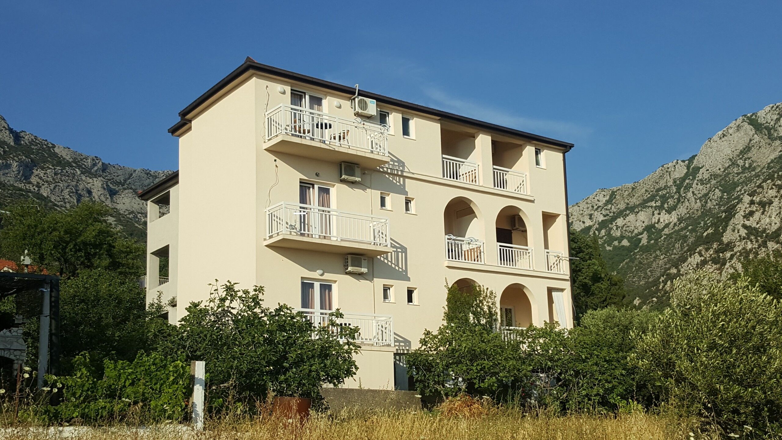 Apartmanok Parkolóhellyel Gradac, Makarska - 6724 Gradac