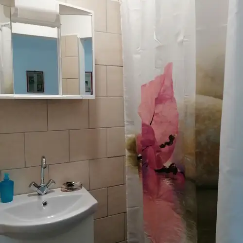 2. sz f&uuml;rdő zuhanyz&oacute; ,mosd&oacute;