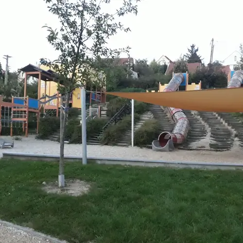 K&Ouml;ZELI J&Aacute;TSZ&Oacute;T&Eacute;R KB: 300 m  A SZ&Aacute;LL&Aacute;ST&Oacute;L