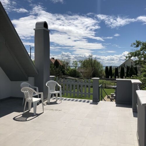 Verandás Nyaralóház Balatonkenese  4