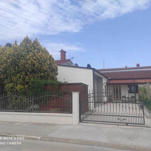 House with Beautiful Garden Fažana