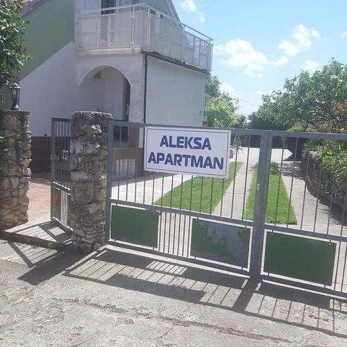 Aleksa Apartman Lesencetomaj