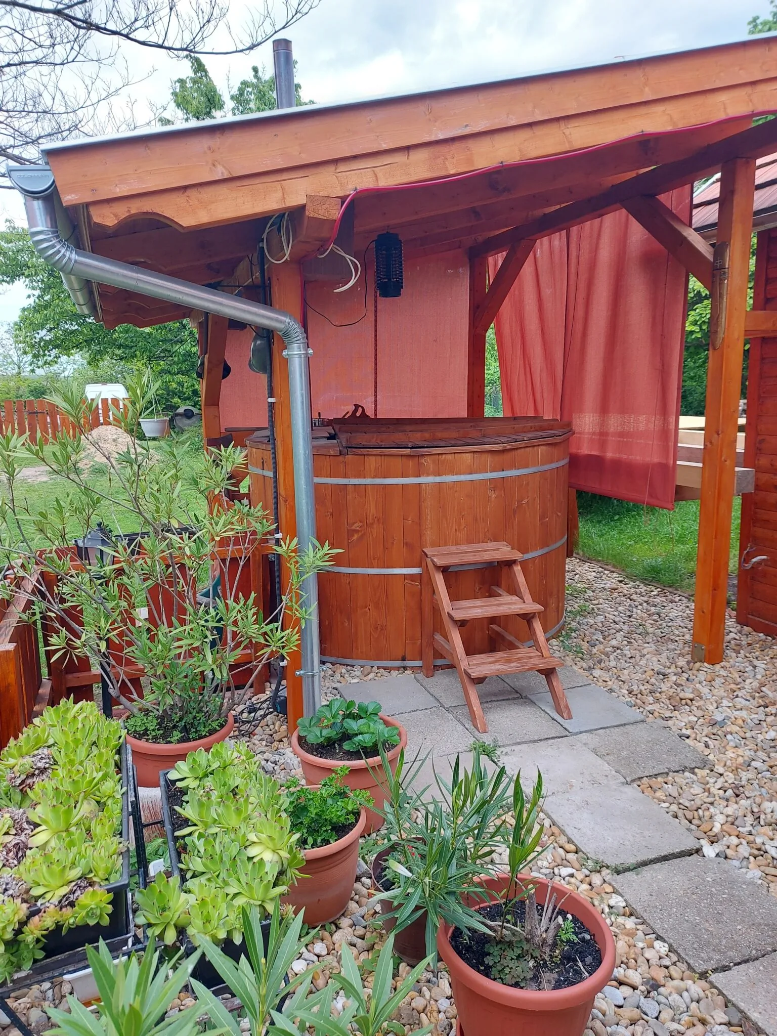 Selyemakác Vendégház Vereb