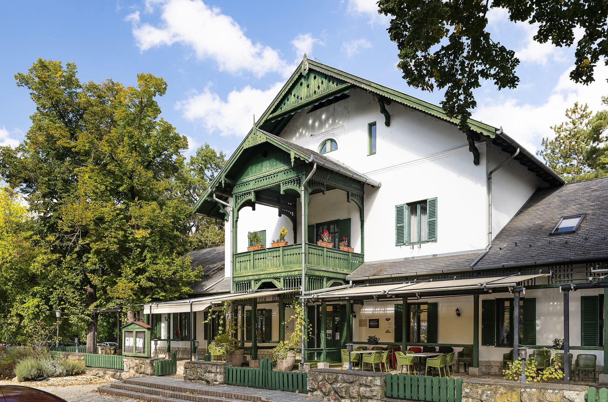 Svájci Lak Panzió Nyíregyháza