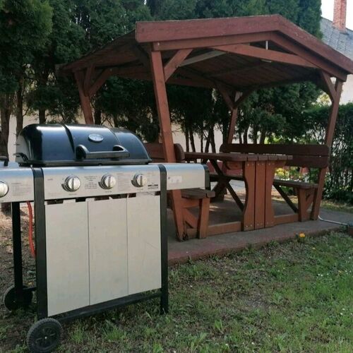 &Uacute;j szolg&aacute;ltat&aacute;s. Grill