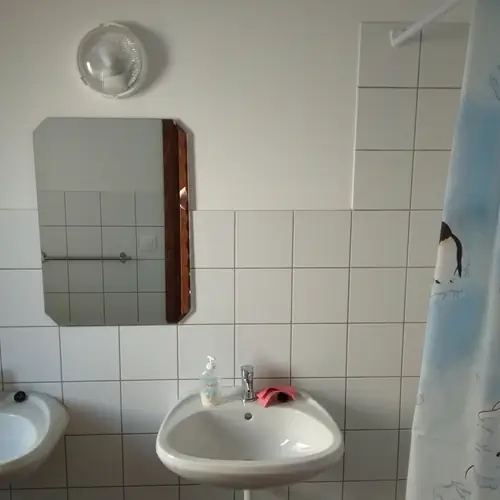 Zuhanyz&oacute; &eacute;s mosd&oacute;k