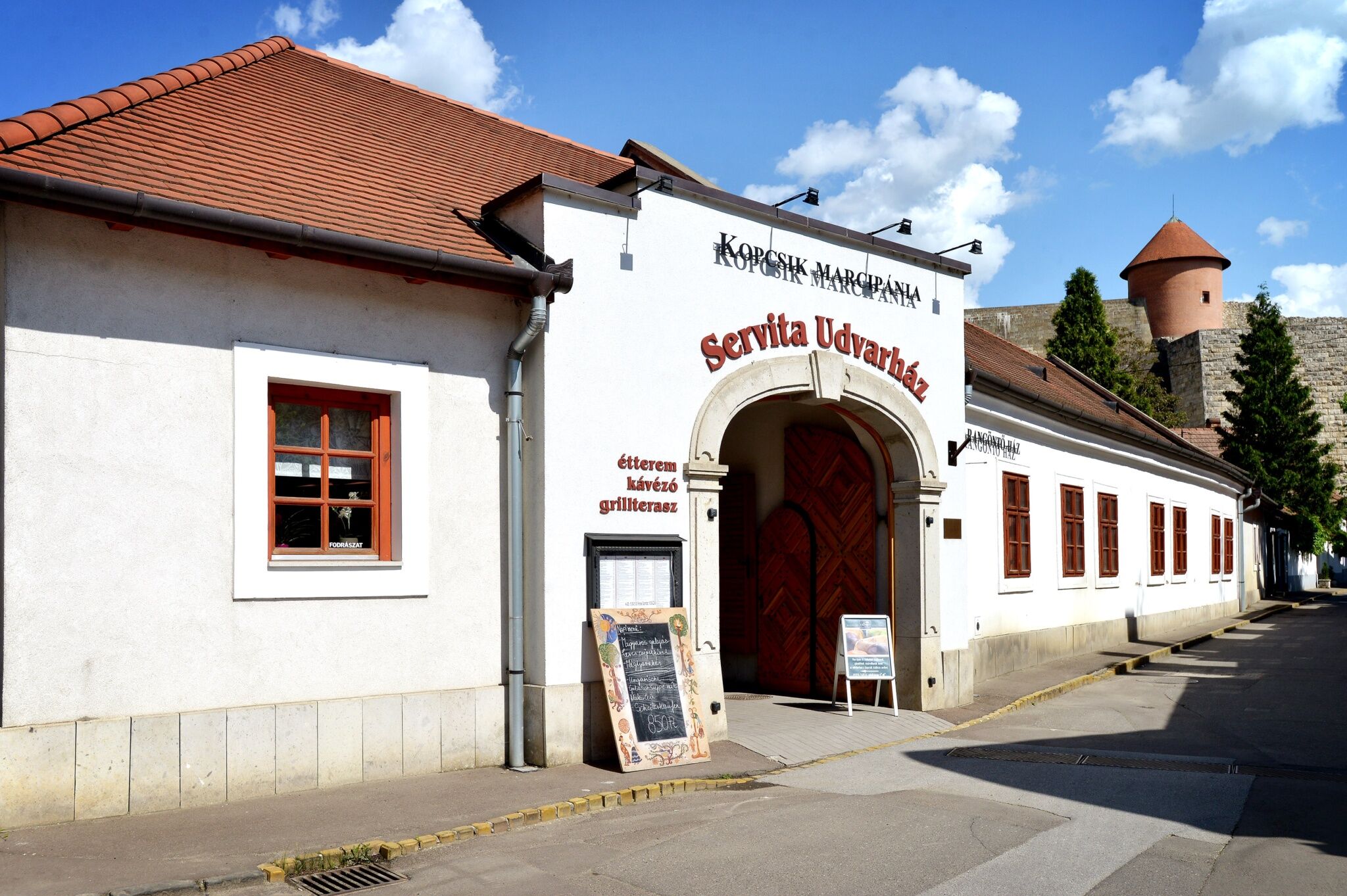 Servita Udvarház Eger