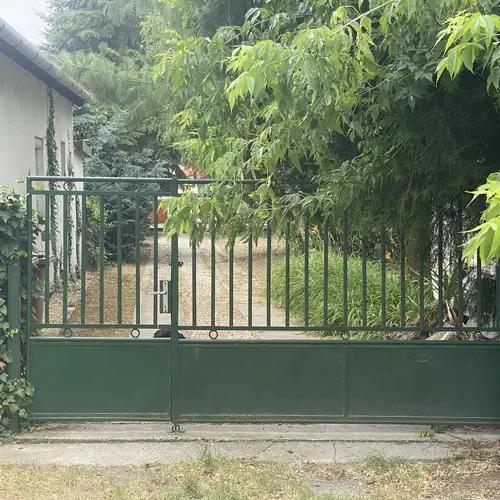 Aut&oacute;s bej&aacute;rat a 71-es fő&uacute;t felől