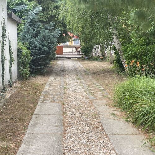 Parkolás zárt udvarban