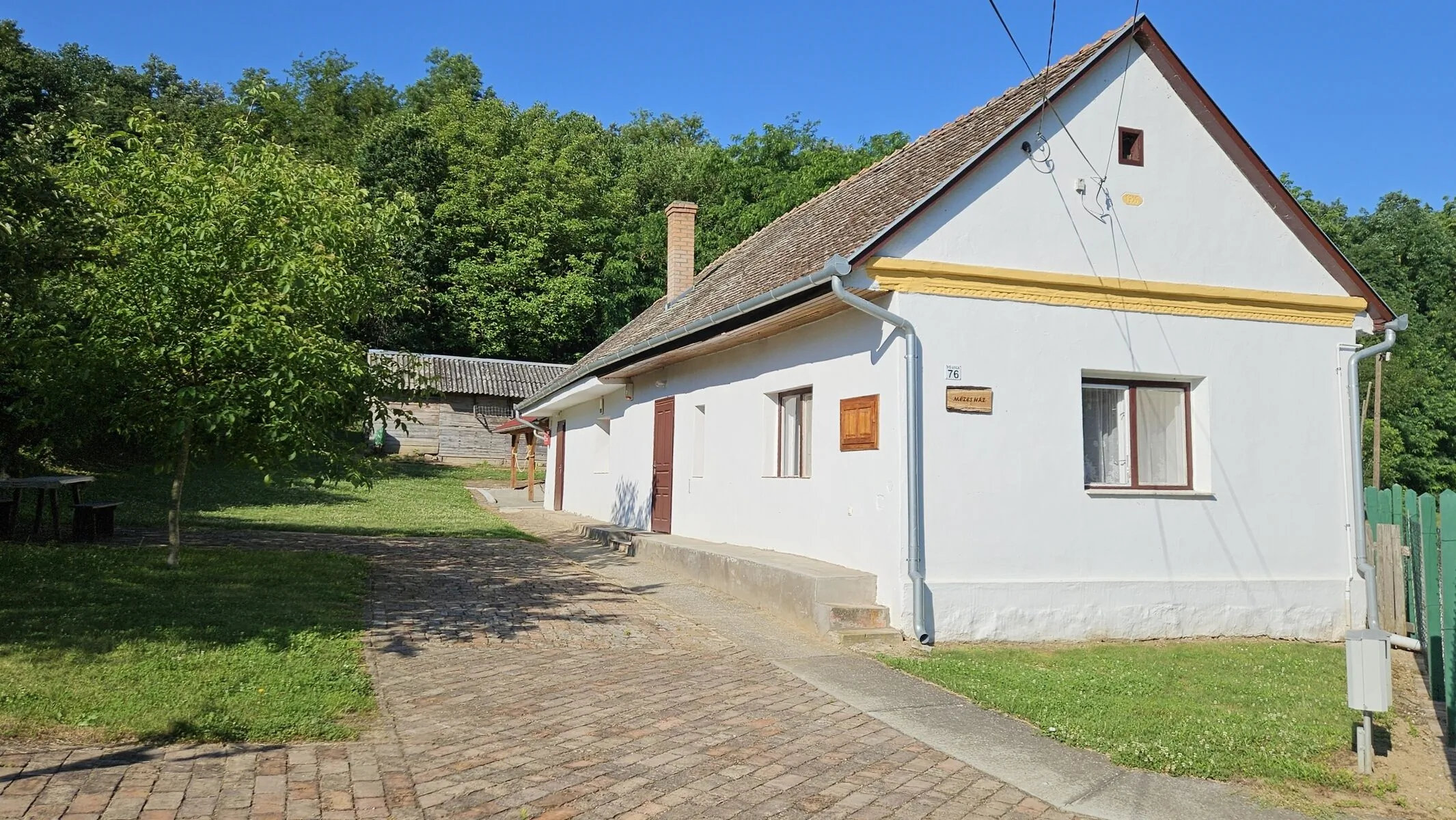 Mézesház Kisjakabfalva