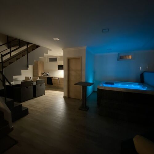 F&ouml;ldszinti k&ouml;z&ouml;s r&eacute;sz