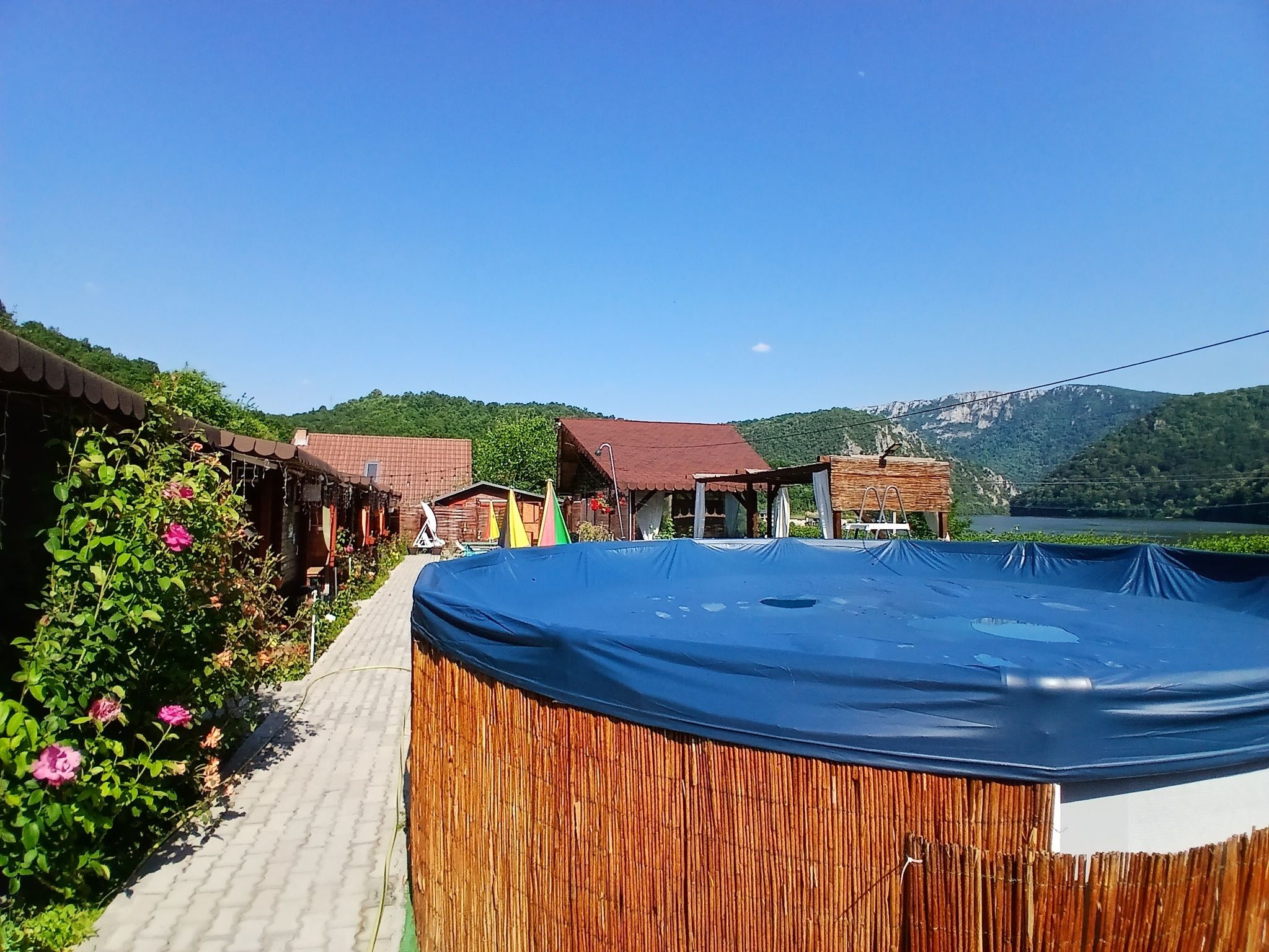 Căsuțele Danca Mraconia Eșelnița ***