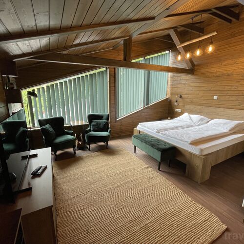 Hétvezér Camere Superioare Sub Cetate