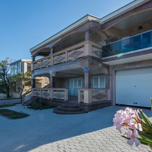 Apartments Weiss Vir  2