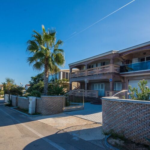 Apartments Weiss Vir