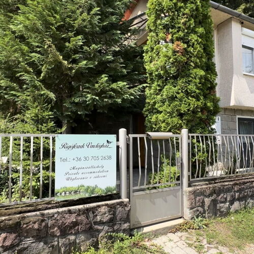 Rigófészek Vendégház