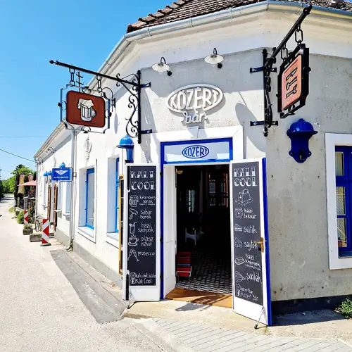 K&ouml;z&eacute;rt B&aacute;r