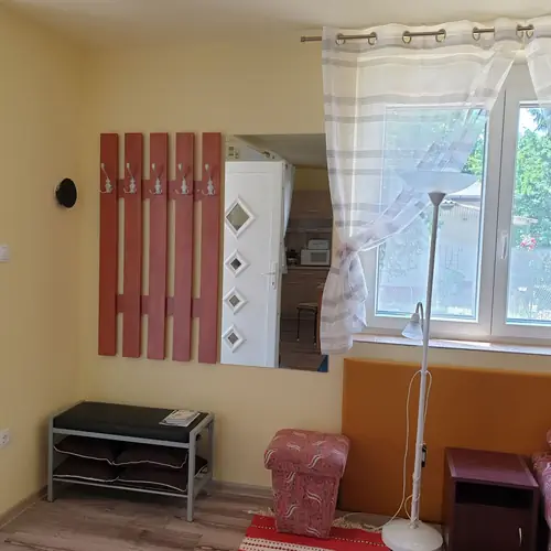 Nappali: fogas t&uuml;k&ouml;rrel