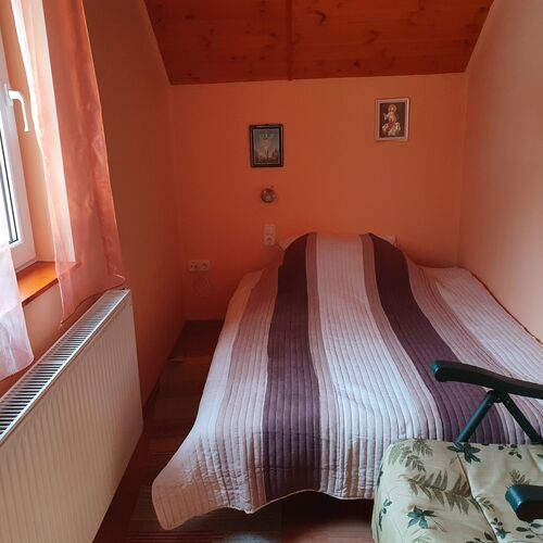 Emeleti 1 ágya sszoba