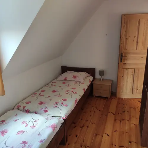 sypialnia w domku na piętrze