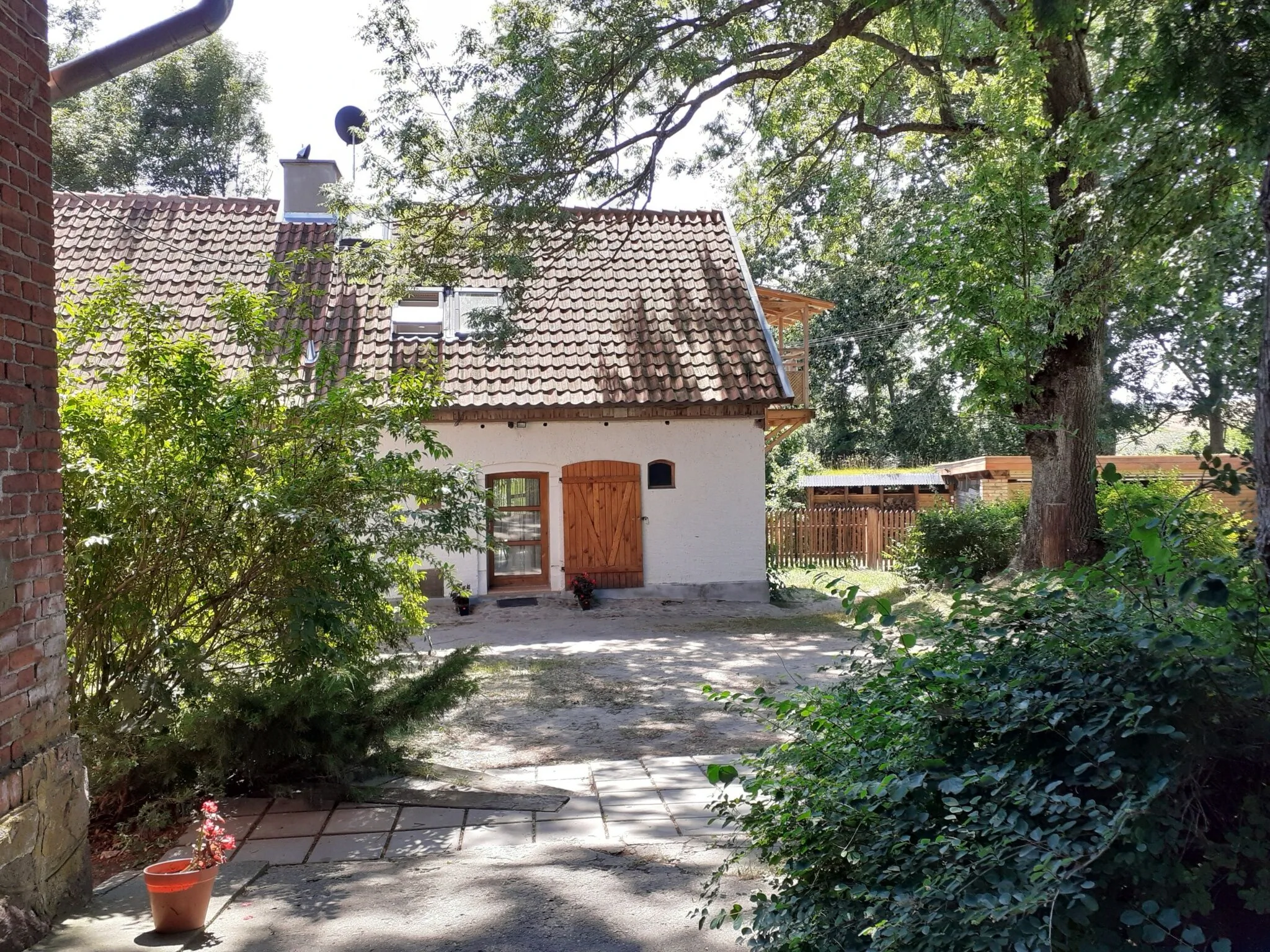 Mazurski dworek przy jeziorze Dworackie