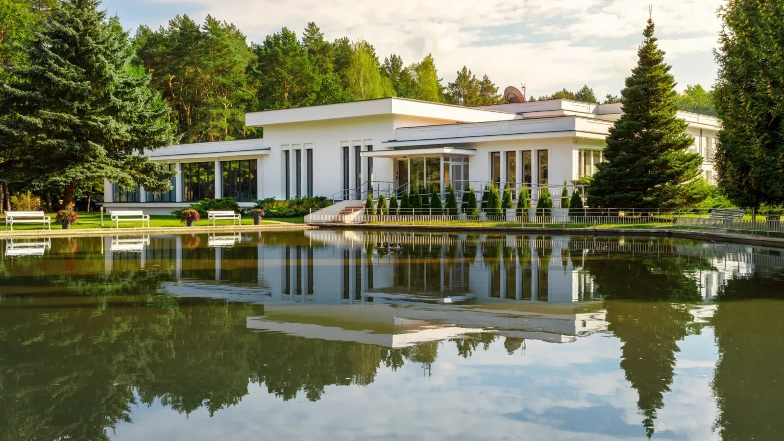 Hotel Perła Leśna Nadarzyn